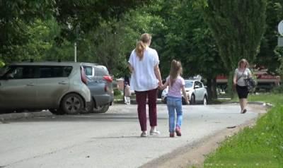 "Не уходи с незнакомцами": эксперт рассказал родителям главные правила безопасности для детей