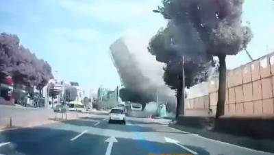 Опубликовано видео обрушения здания на автобус в Южной Корее