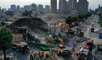 Девять пассажиров автобуса погибли при обрушении здания на остановку в Южной Корее