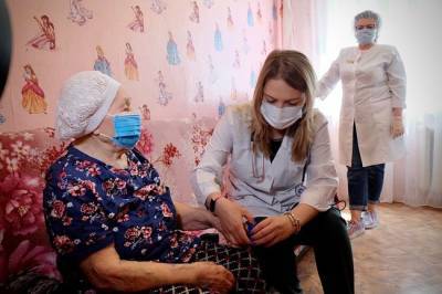 В Новосибирске от коронавируса привили 102-летнюю жительницу