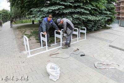 В Смоленске демонтируют новую велопарковку за памятником Федору Коню