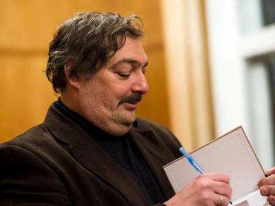 Ройзман призвал писателей потребовать расследования отравления Быкова