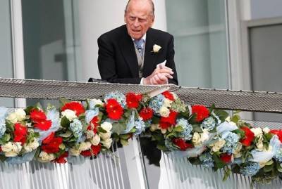 Королеве Елизавете подарили новый сорт роз, названный в честь принца Филиппа: цветут в Виндзоре