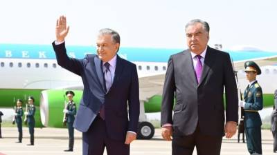 Президент Узбекистана прибыл в Таджикистан с официальным визитом