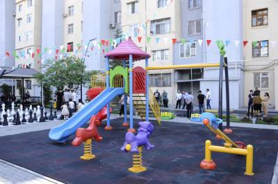 В пользование жителей Баку передан еще один благоустроенный двор (ФОТО)