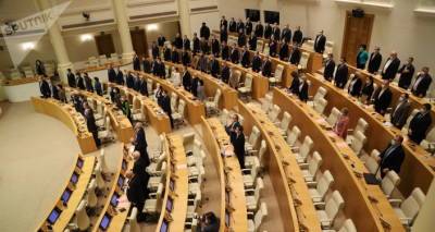 Парламент Грузии почтил память Резо Габриадзе минутой молчания