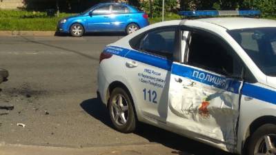 Полицейская машина и мотоцикл столкнулись на Зайцева