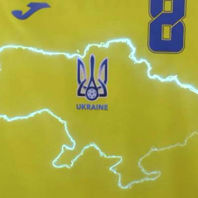 УЕФА потребовал от сборной Украины убрать с формы надпись "Героям слава"