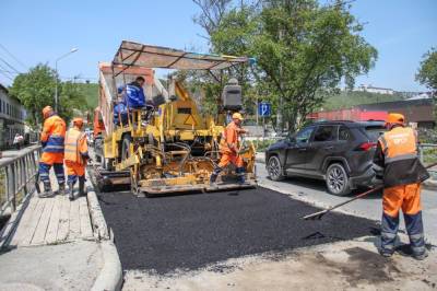 Ремонт дорог в Корсакове набирает обороты