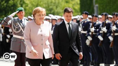 Зеленский выступил против Меркель на выборах в Германии