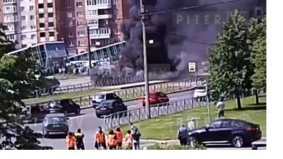 Видео: у станции "Беговая" сгорел пассажирский автобус