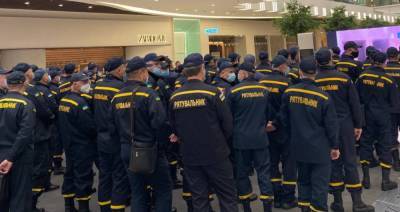 В центр Харькова стянули сотни спасателей и технику, фото: "все службы оперативно..."