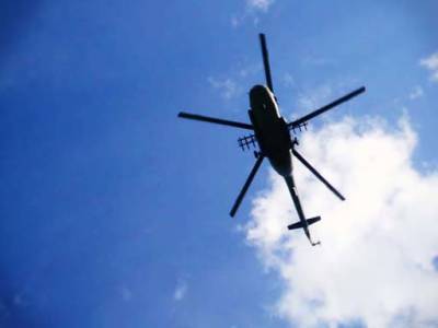 В Тюменской области вертолет совершил вынужденную посадку в болото