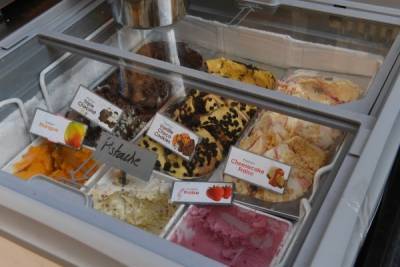 Шеф-кондитер заявила об опасности уличного мороженого из лотков
