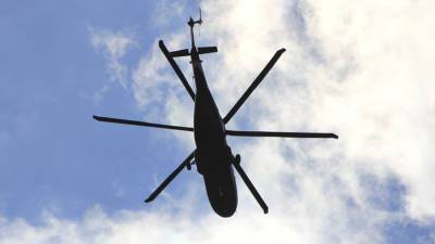 Вертолет в Тюменской области совершил вынужденную посадку в болото