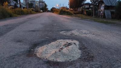"Отремонтированная" опилками дорога появилась в Кемерове