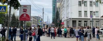 В Челябинске экстренно эвакуировали работников административного здания