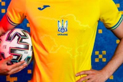 УЕФА запретил лозунг "Героям слава!" на форме сборной Украины