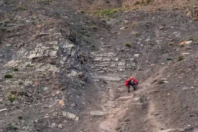 В районе Анапы спасатели эвакуировали туристку с горного склона