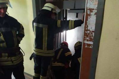Проводились ремонтные работы: в Киеве оборвался лифт, есть погибший