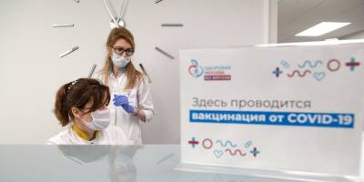 Более 650 тысяч москвичей старше 60 лет привились от коронавируса
