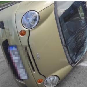 В Запорожье водитель читал сообщение за рулем и попал в ДТП. Видео