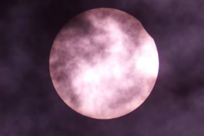 Белгородцы в телескоп увидели солнечное затмение