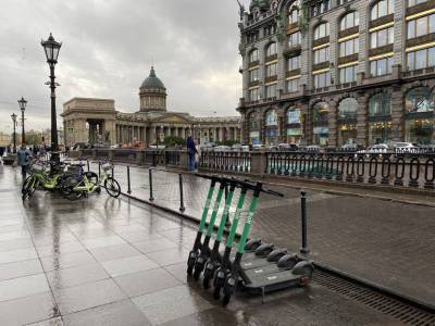 Петербуржцы перечислили 27 улиц, где нужно запретить ездить электросамокатам