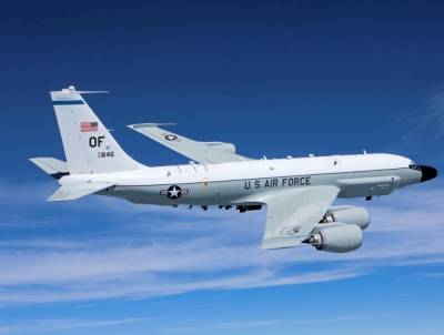Су-35 сопроводил самолет-разведчик RC-135 ВВС США над акваторией Тихого океана