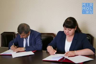 Правительство Дагестана и региональный филиал Россельхозбанка планируют реализовывать совместные инвестиционные программы и проекты - mirmol.ru - респ. Дагестан