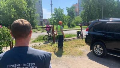 Инспекторы разбирают незаконные стоянки в пяти районах Петербурга