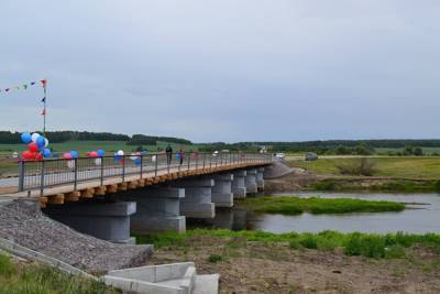 В Белоярском после реконструкции открыли мост, на который жаловались родители школьников