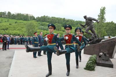 Памятник «Слава героям Росгвардии» установили в Нижнем Новгороде