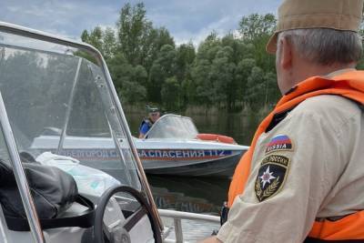 Белгородцев просят не плавать на автомобильных камерах