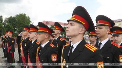 Выпускники Могилевского областного кадетского училища простились с его знаменем