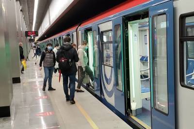 На Замоскворецкой линии метро встали поезда из-за ЧП с пассажиром