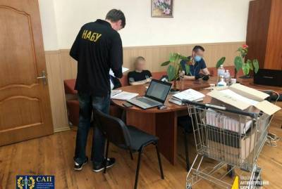 НАБУ обыскивает больницы "Укрзализныци" по делу о закупке услуг ПЦР-тестирования