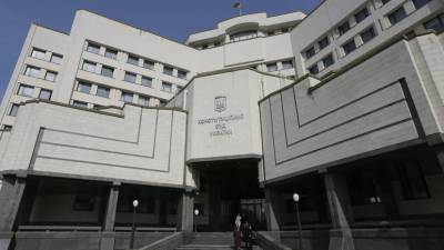 Судьи Конституционного суда Украины заблокировали работу судебного органа