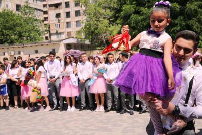 Эмин Амруллаев - Надир Насиров - В этом в году в азербайджанских школах будет организован последний звонок - trend.az - Азербайджан