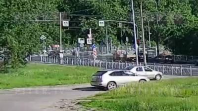 На перекрёстке улицы Седова и проспекта Александровской Фермы иномарка врезалась в "Жигули"