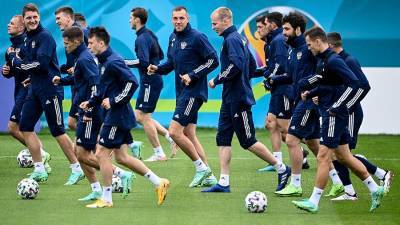 Российские футболисты прибыли в Петербург для участия в Евро-2020