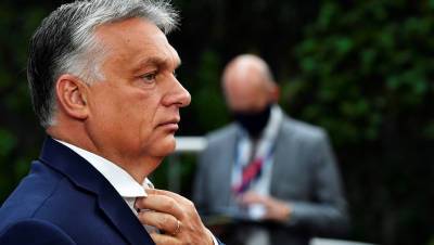 Премьер-министр Венгрии считает, что преклонению колена нет места на стадионах