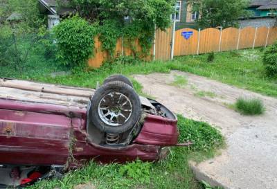Пьяный водитель получил травмы в перевернувшейся в Тверской области легковушке