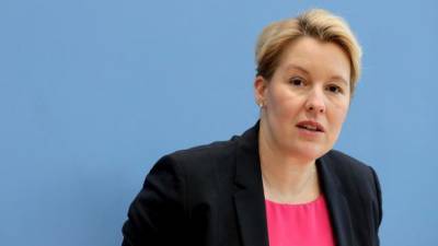 Бывшего министра семьи Германии лишили докторского звания из-за плагиата - unn.com.ua - Киев - Германия - Берлин