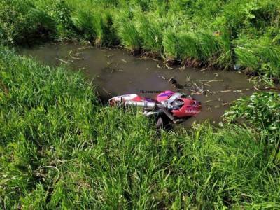 В Сыктывкаре из канавы вытащили мотоцикл Honda