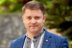 Мэр Ровно извинился за предложение "упаковать ромов в автобус"
