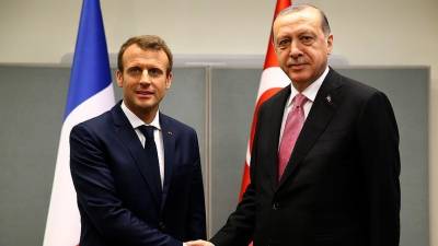 Макрон намерен обсудить с Эрдоганом ситуацию в Карабахе, Сирии и Ливии