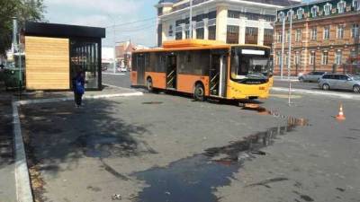 В Днепре на улице 20-летия Победы женщина попала под колеса автобуса