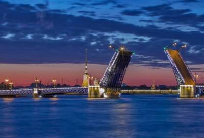 Дворцовый мост в дни Евро-2020 окрасится разными цветами