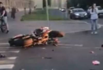 Два мотоциклиста попали в серьезную аварию в Кировском районе Петербурга
